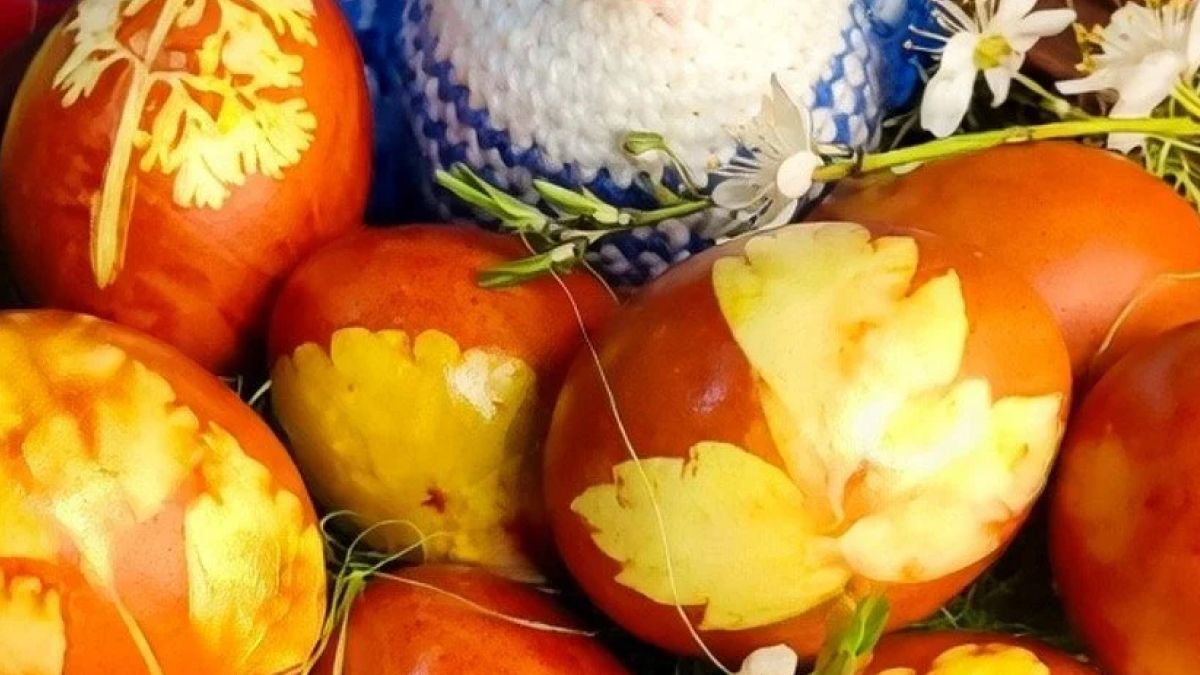 Лише натуральні засоби: як зробити крашанки з природним візерунком