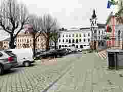 Перед ратушею в Чернівцях запровадять двосторонній рух і заборонять паркування