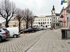 Перед ратушею в Чернівцях запровадять двосторонній рух і заборонять паркування