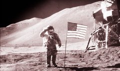 Коло замкнулося на Місяці