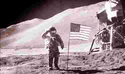 Коло замкнулося на Місяці