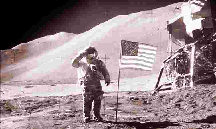 Коло замкнулося на Місяці