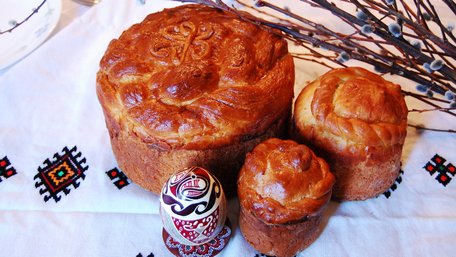 Допоможе коньяк або ром: як зберігати паску після випікання, щоб вона не черствіла