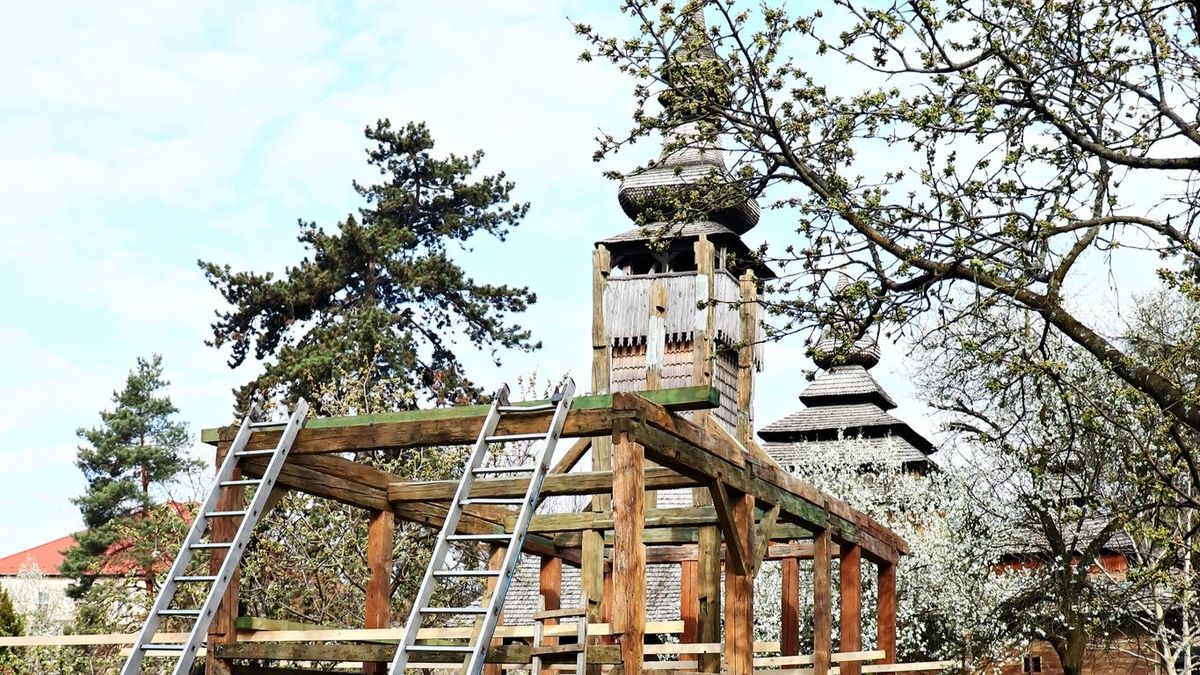 В Ужгород перевезли унікальну німецьку каплицю XIX століття