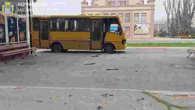 Росіяни скинули вибухівку на маршрутку в Херсоні, щонайменше семеро постраждалих