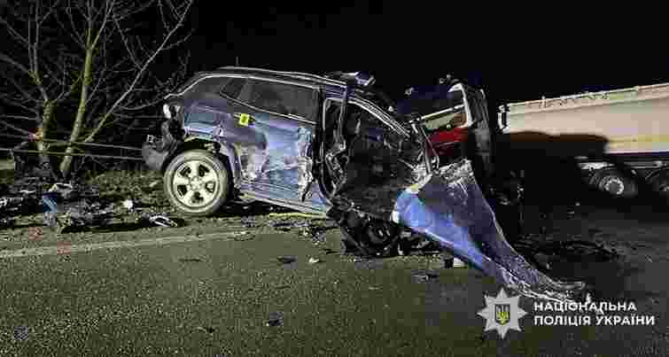 У важкій аварії з вантажівкою на Прикарпатті загинула водійка Jeep