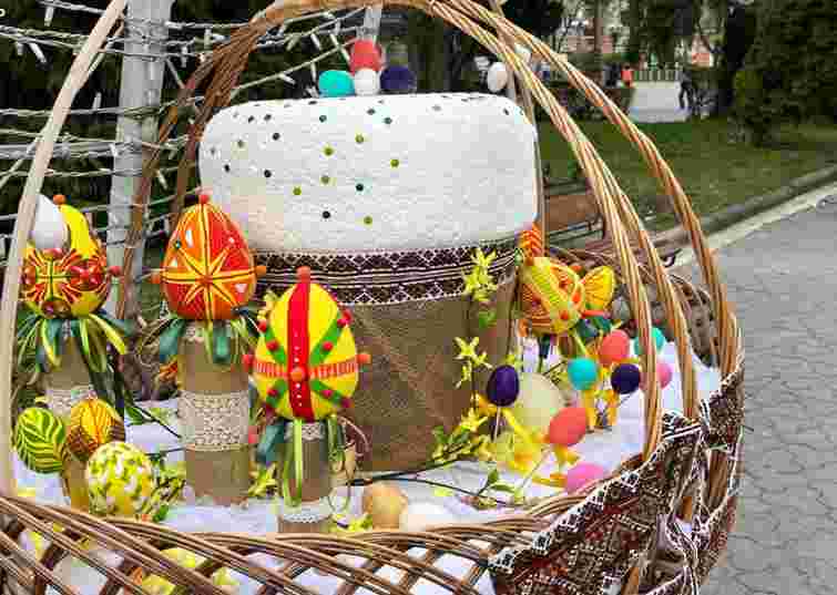 Розклад святкових богослужінь у церквах Тернополя на Страсний тиждень і Великдень