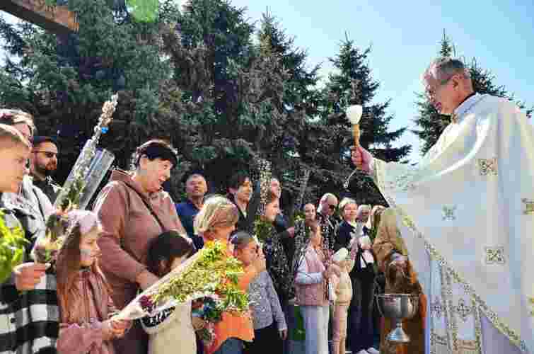 Розклад святкових богослужінь у церквах Рівного на Вербну неділю