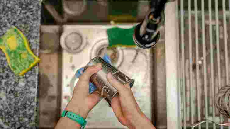 Витирати чи лишити: як краще сушити посуд після миття