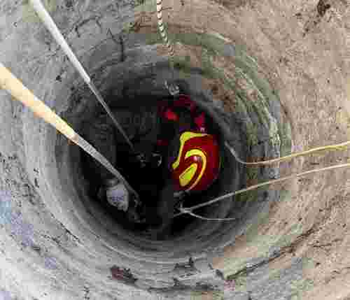 На Львівщині рятувальники дістали з колодязя тіло зниклого безвісти 62-річного чоловіка 