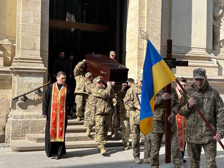 На Личаківському цвинтарі у Львові поховали убитого військового ТЦК Олега Авдєєва