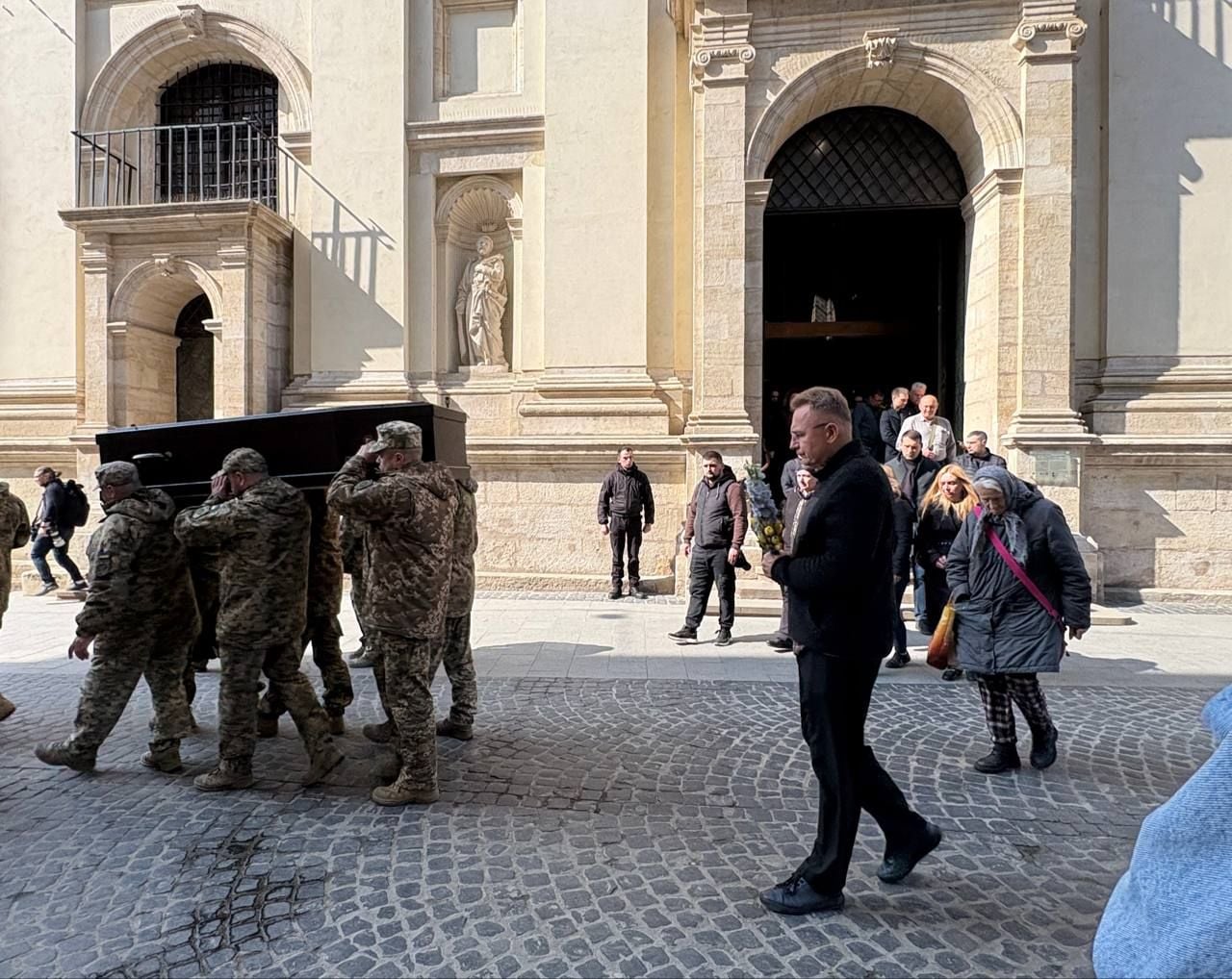 На прощання прибув міський голова. Фото ZAXID.NET