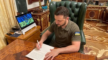 Зеленський запровадив санкції проти виробників зброї та компаній, які будували Кримський міст