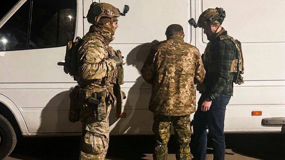 У центрі Рівного військовий в СЗЧ погрожував підірвати дві гранати 