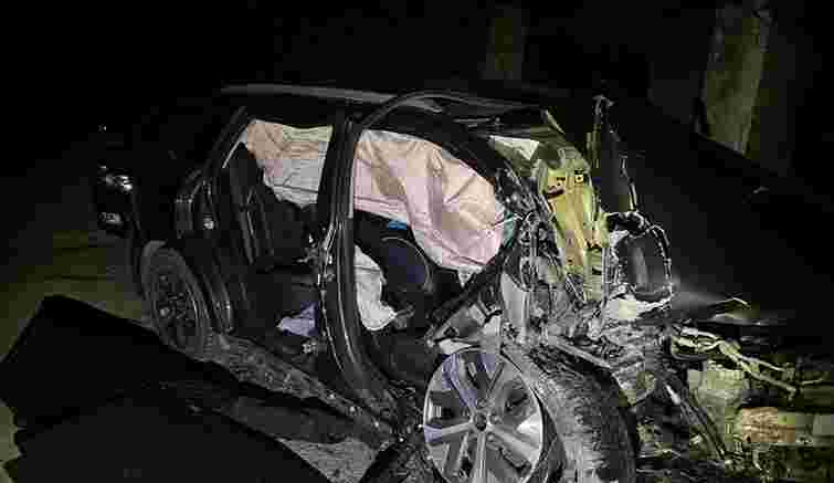 Унаслідок зіткнення авто з будівлею на Тернопільщині загинув пасажир 