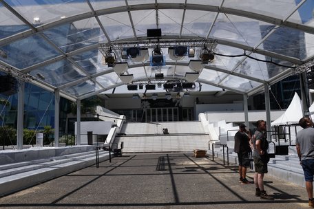 Без Спілберга, проте з Альмодоваром