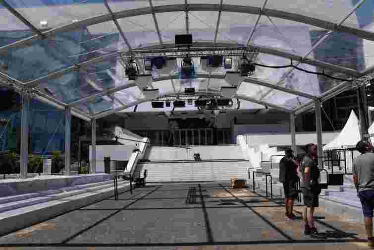 Без Спілберга, проте з Альмодоваром