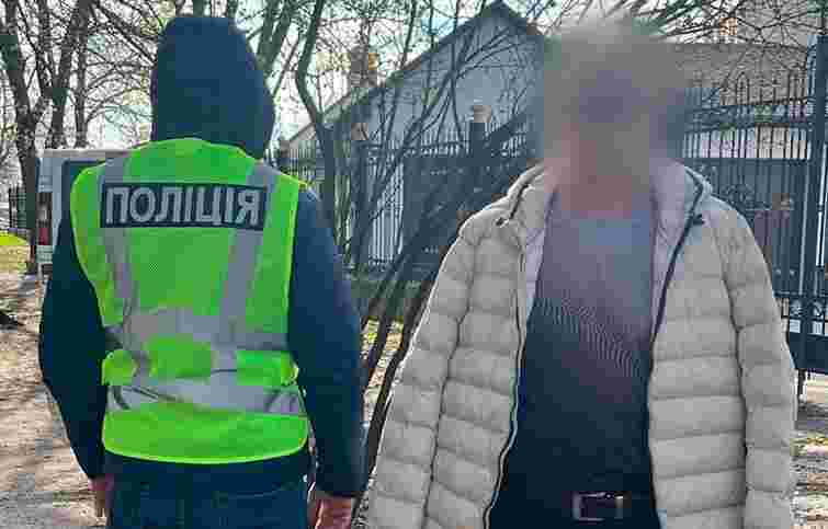 У Харкові озброєний ножем чоловік поранив військового ТЦК у живіт