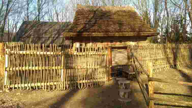 У львівському скансені відкрили відреставровану господарську будівлю бойків