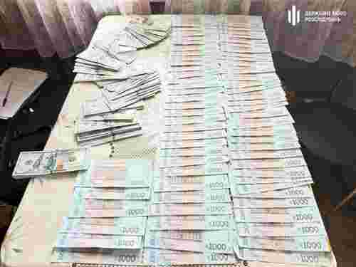 На Вінниччині викрили посадовця ТЦК, який за 3 тис. доларів знімав ухилянтів з розшуку