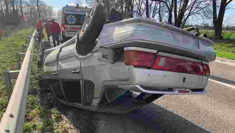 На Львівщині водій легковика не впорався з керуванням, перекинув авто та загинув