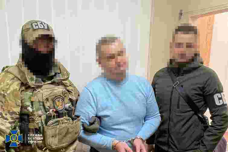 На Дніпропетровщині викрили інженера оборонного заводу на шпигунстві для двох спецслужб Росії