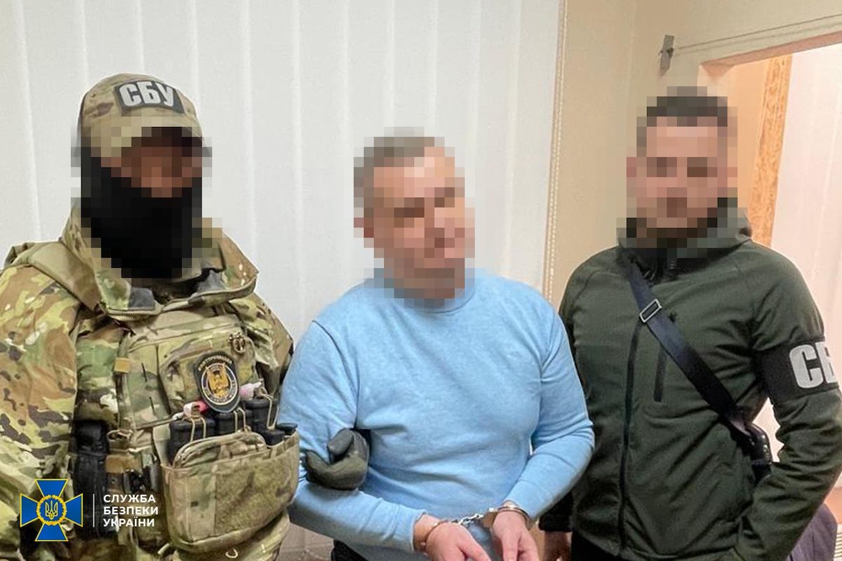 На Дніпропетровщині викрили інженера оборонного заводу на шпигунстві для двох спецслужб Росії