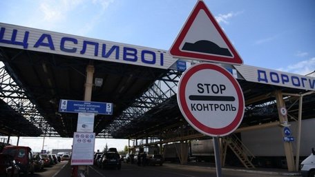 СБУ затримала на хабарі львівського митника за вивезення незадекларованої валюти