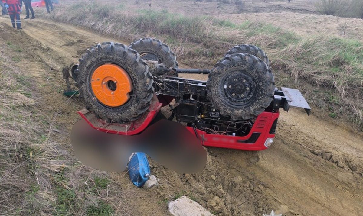 Трактор перекинувся та на смерть придавив водія в селі на Буковині