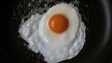 Не треба навіть краплі олії: як приготувати яєчню на воді