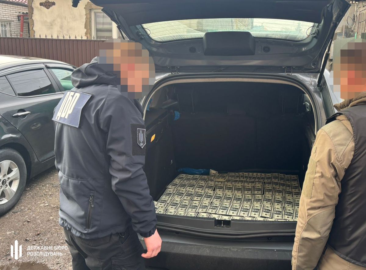 На Черкащині викрили військового дисциплінарного батальйону на вимаганні 12 тис. доларів хабаря