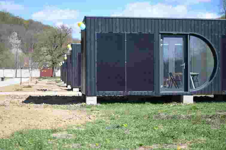 Біля Ужгорода відкрили модульне містечко для дітей із прифронтових територій