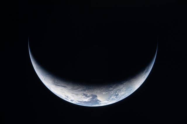 Земля - вид з Оріону під час місії Артеміда II (фото NASA)