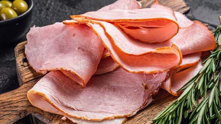 Щоб не зіпсувати святковий стіл: як обрати найкращу шинку до Великодня