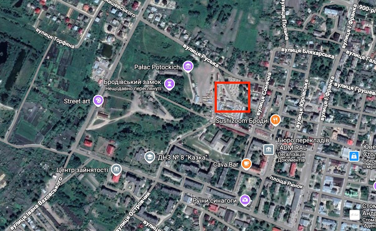 Суд покарав підприємця за самобуд біля замку в Бродах