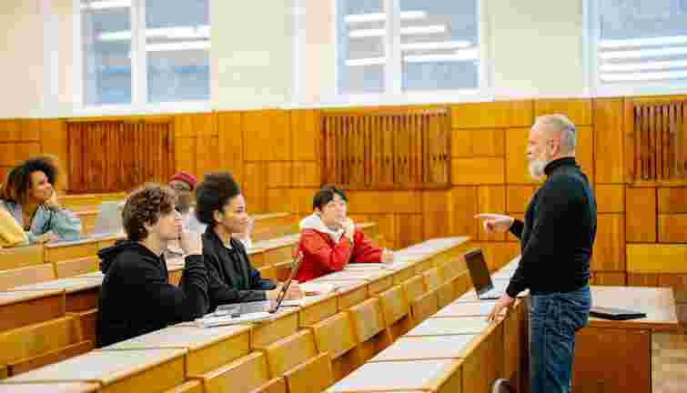 МОН скерує 2,5 млрд грн на нові зарплати викладачів університетів