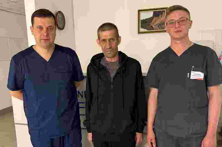 Рівненські онкологи провели складну 9-годинну операцію військовому з раком шлунка