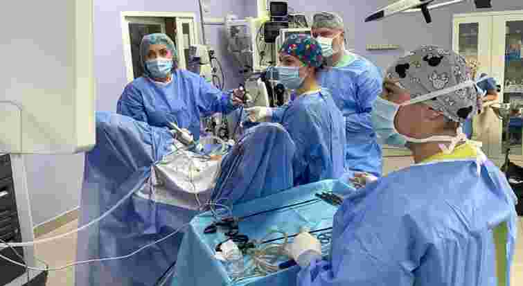 У дівчинки з Хмельницького вроджену ваду кишківника виявили лише у 10-річному віці