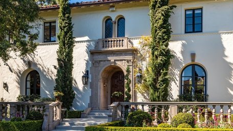 Атмосферний будинок початку XX століття: вдова Оззі Осборна продає сімейний маєток