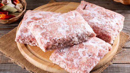 Вода, мікрохвильовка чи водяна баня: як швидко розморозити фарш