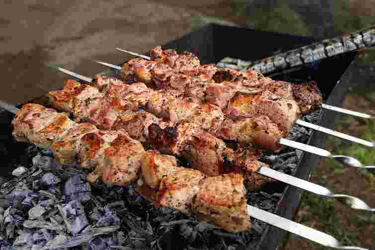 Як приготувати найсмачніший шашлик: 5 варіантів маринаду 