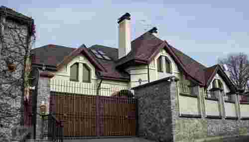 АРМА виявило незаконних мешканців в арештованому будинку ексміністра Захарченка