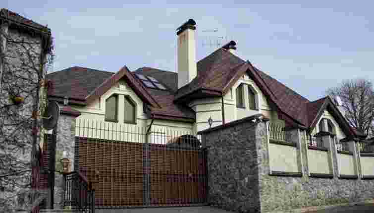 АРМА виявило незаконних мешканців в арештованому будинку ексміністра Захарченка