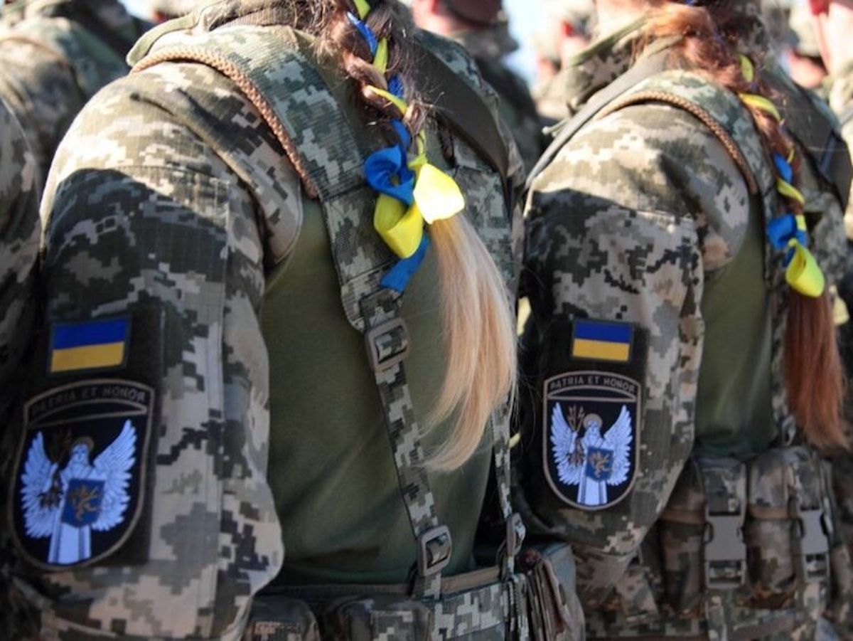 Міноборони повідомило, коли з військового обліку виключать помилково оголошених у розшук жінок
