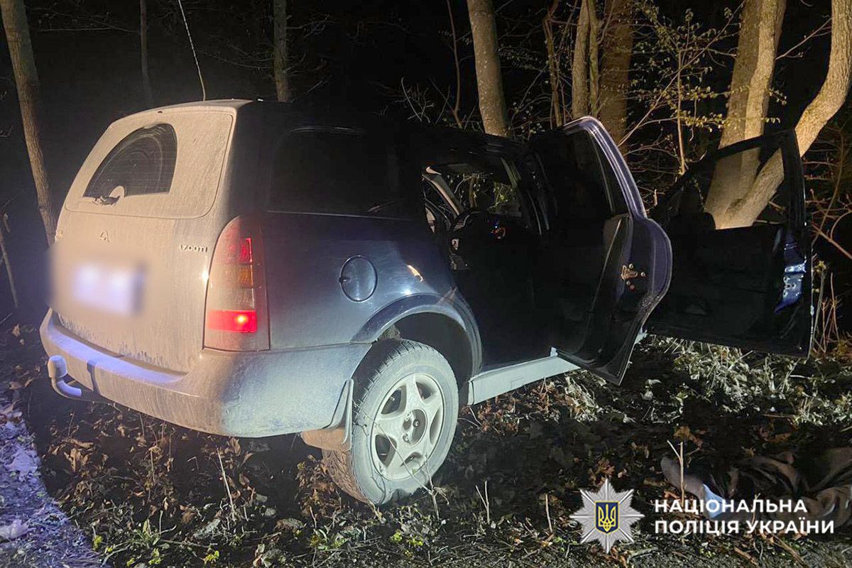 Водій автомобіля Opel загинув унаслідок зіткнення з деревом на Хмельниччині
