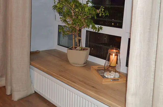 Пластикові підвіконня варто замінити на більш практичні та довговічні