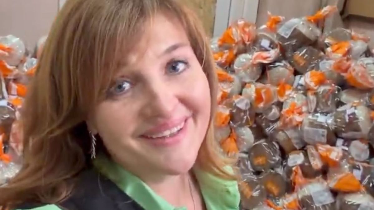 Депутатка Київради роздавала пенсіонерам паски та називала їх «кулічами»