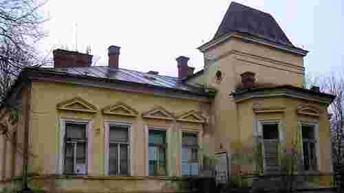 Суд зобов’язав власника вілли Коннера в Мукачеві укласти охоронний договір