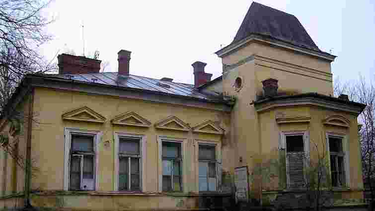 Суд зобов’язав власника вілли Коннера в Мукачеві укласти охоронний договір