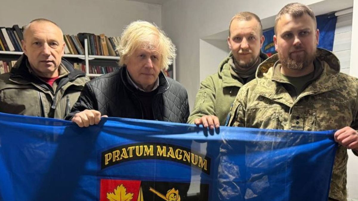 Борис Джонсон після візиту на фронт повідомив про створення документального фільму